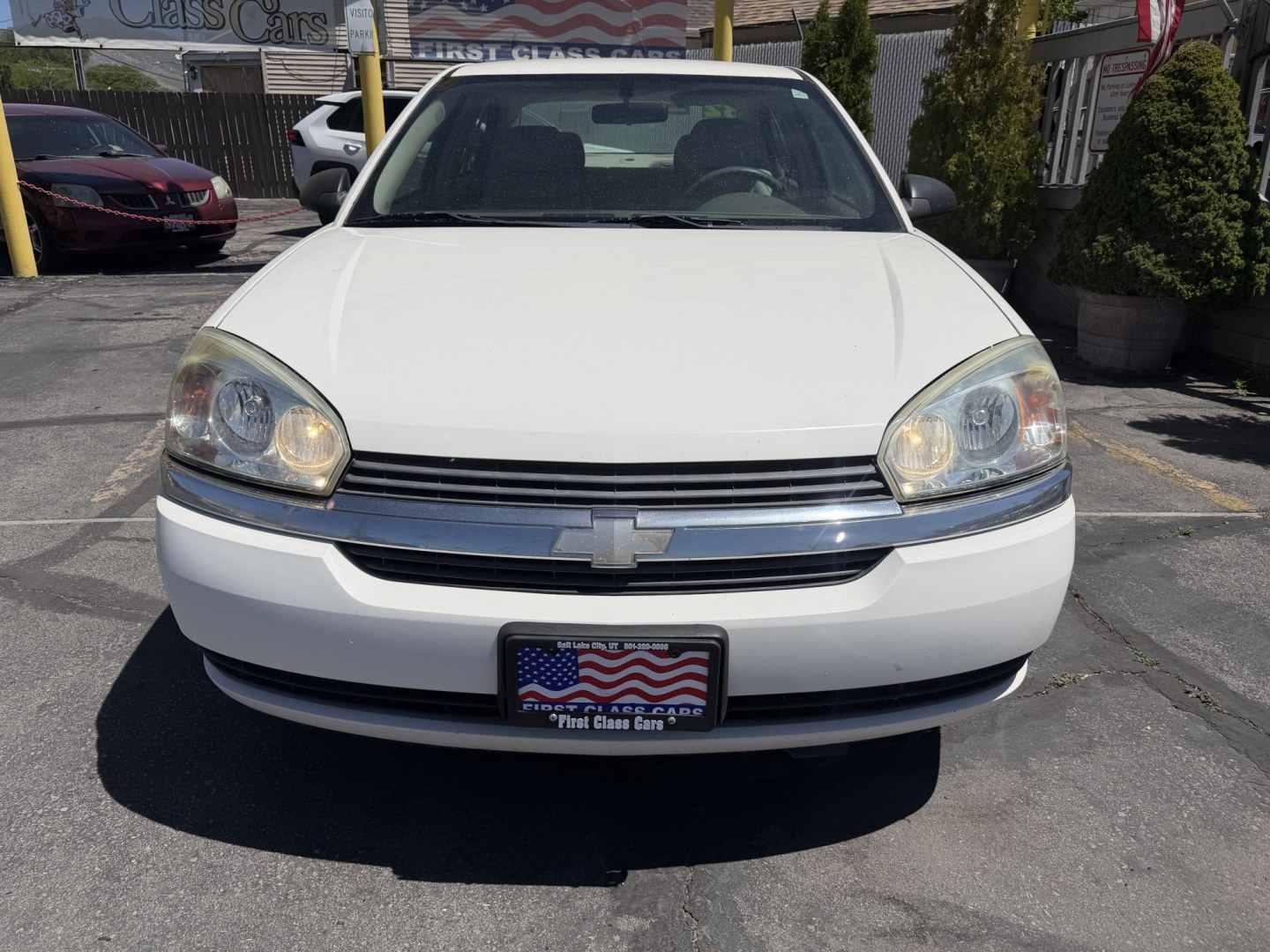 2004 Super White /Tan Chevrolet Malibu LS (1G1ZT528X4F) with an 3.5L V6 OHV 12V engine, 4-Speed Automatic Overdrive transmission, located at 801 South State Street, Salt Lake City, UT, 84111, (801) 328-0098, 40.751953, -111.888206 - Clean title! No reported accidents on Carfax history report! Approved for up to a 5 year warranty that can be added at time of purchase! Passed all inspections and ready for sale! Good reliable affordable transportation to go from point a to point b! Features: ABS Brakes, Air Conditioning, Alloy W - Photo#3