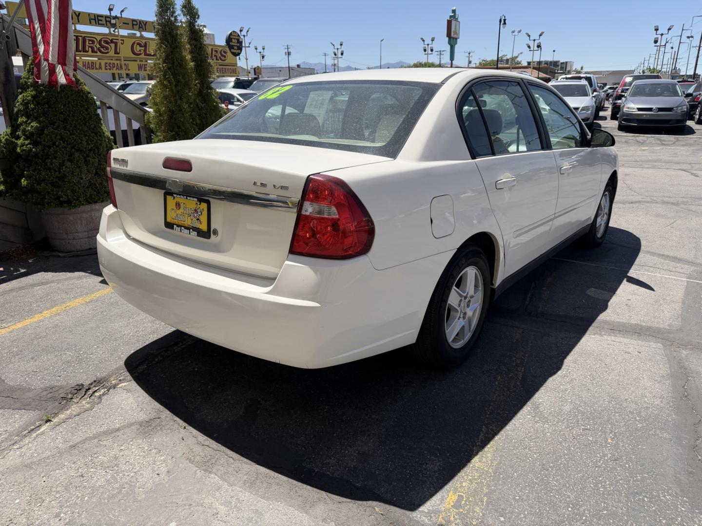 2004 Super White /Tan Chevrolet Malibu LS (1G1ZT528X4F) with an 3.5L V6 OHV 12V engine, 4-Speed Automatic Overdrive transmission, located at 801 South State Street, Salt Lake City, UT, 84111, (801) 328-0098, 40.751953, -111.888206 - Clean title! No reported accidents on Carfax history report! Approved for up to a 5 year warranty that can be added at time of purchase! Passed all inspections and ready for sale! Good reliable affordable transportation to go from point a to point b! Features: ABS Brakes, Air Conditioning, Alloy W - Photo#8