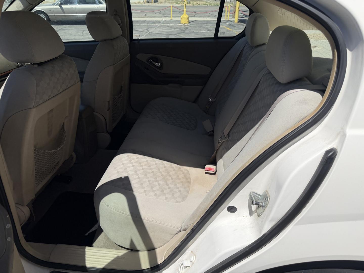 2004 Super White /Tan Chevrolet Malibu LS (1G1ZT528X4F) with an 3.5L V6 OHV 12V engine, 4-Speed Automatic Overdrive transmission, located at 801 South State Street, Salt Lake City, UT, 84111, (801) 328-0098, 40.751953, -111.888206 - Clean title! No reported accidents on Carfax history report! Approved for up to a 5 year warranty that can be added at time of purchase! Passed all inspections and ready for sale! Good reliable affordable transportation to go from point a to point b! Features: ABS Brakes, Air Conditioning, Alloy W - Photo#17