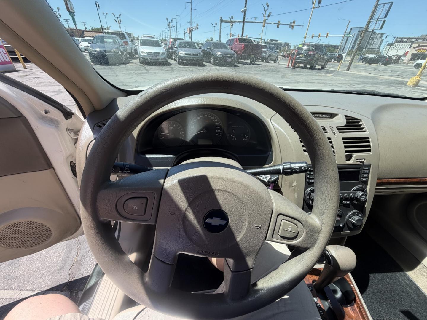 2004 Super White /Tan Chevrolet Malibu LS (1G1ZT528X4F) with an 3.5L V6 OHV 12V engine, 4-Speed Automatic Overdrive transmission, located at 801 South State Street, Salt Lake City, UT, 84111, (801) 328-0098, 40.751953, -111.888206 - Clean title! No reported accidents on Carfax history report! Approved for up to a 5 year warranty that can be added at time of purchase! Passed all inspections and ready for sale! Good reliable affordable transportation to go from point a to point b! Features: ABS Brakes, Air Conditioning, Alloy W - Photo#20