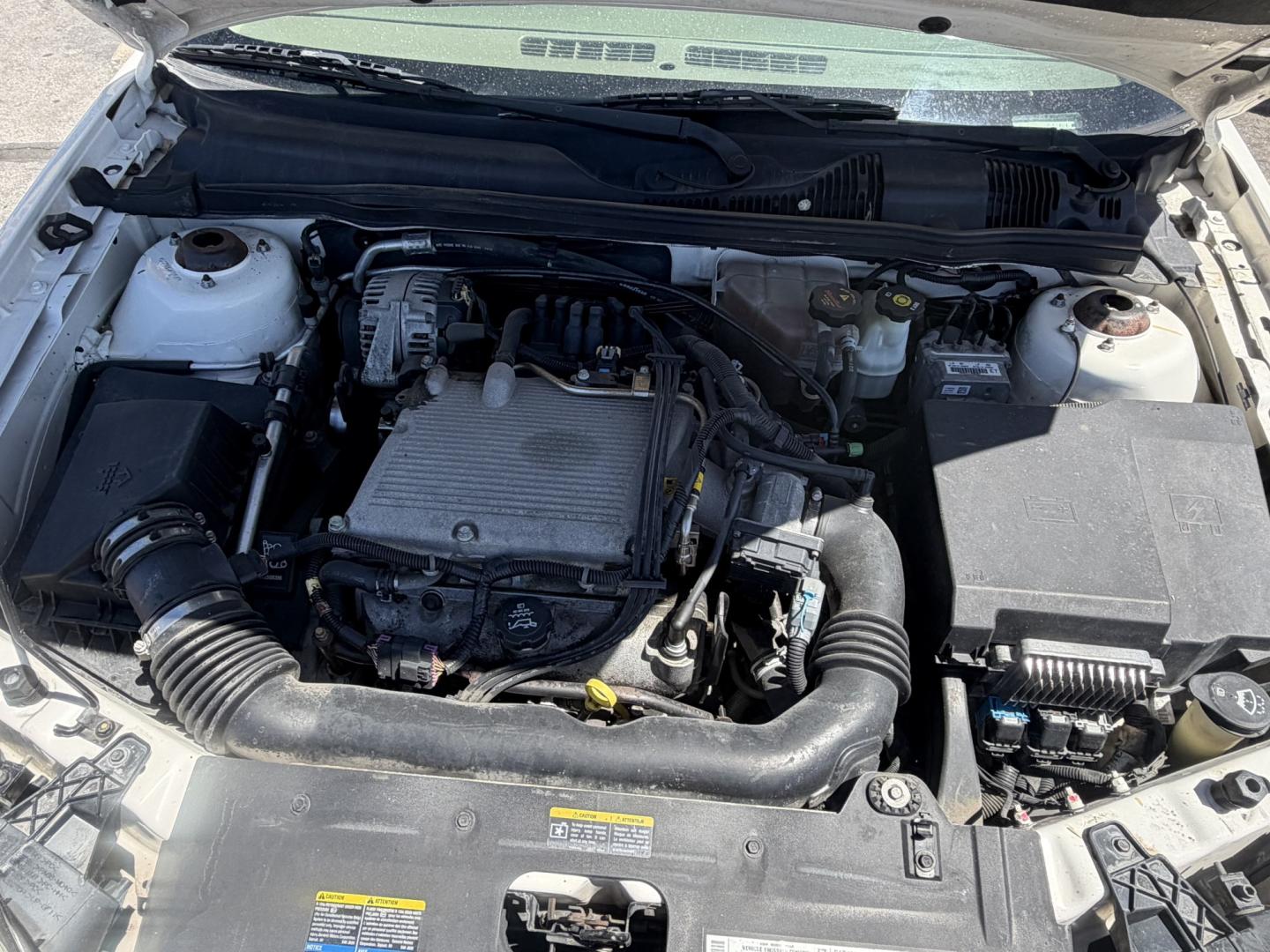 2004 Super White /Tan Chevrolet Malibu LS (1G1ZT528X4F) with an 3.5L V6 OHV 12V engine, 4-Speed Automatic Overdrive transmission, located at 801 South State Street, Salt Lake City, UT, 84111, (801) 328-0098, 40.751953, -111.888206 - Clean title! No reported accidents on Carfax history report! Approved for up to a 5 year warranty that can be added at time of purchase! Passed all inspections and ready for sale! Good reliable affordable transportation to go from point a to point b! Features: ABS Brakes, Air Conditioning, Alloy W - Photo#24
