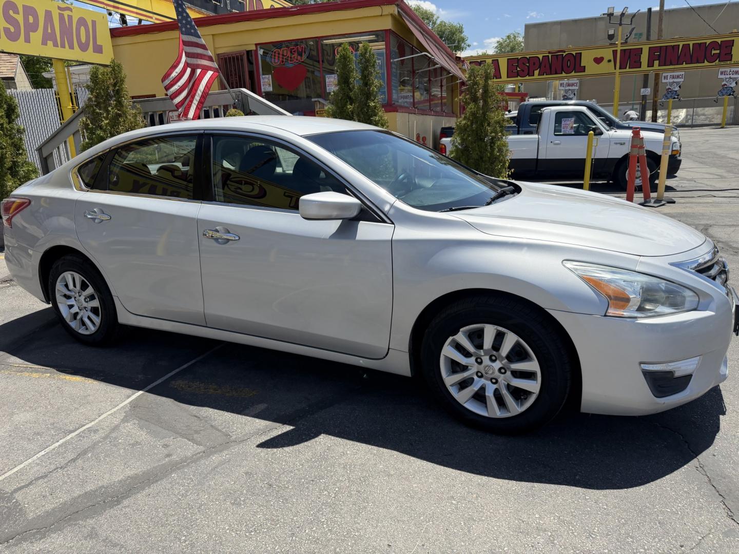 2013 Quick Silver Pearl /Black Nissan Altima 2.5 S (1N4AL3AP2DN) with an 2.5L L4 DOHC 16V engine, Automatic transmission, located at 801 South State Street, Salt Lake City, UT, 84111, (801) 328-0098, 40.751953, -111.888206 - Low Miles! Clean title! Carfax shows regular service was performed and car was cared for! No accidents on Carfax regular oil changes and service was performed. Passed all inspections by a certified mechanic and has been approved for up to a 5 year bumper to bumper warranty that covers major componen - Photo#4