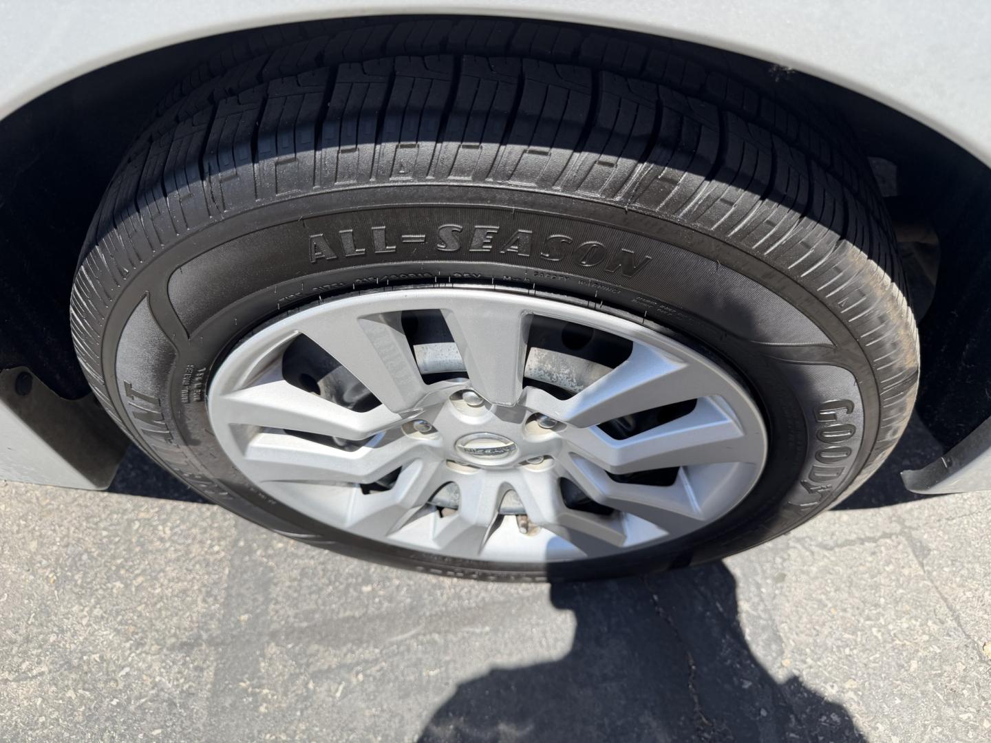 2013 Quick Silver Pearl /Black Nissan Altima 2.5 S (1N4AL3AP2DN) with an 2.5L L4 DOHC 16V engine, Automatic transmission, located at 801 South State Street, Salt Lake City, UT, 84111, (801) 328-0098, 40.751953, -111.888206 - Low Miles! Clean title! Carfax shows regular service was performed and car was cared for! No accidents on Carfax regular oil changes and service was performed. Passed all inspections by a certified mechanic and has been approved for up to a 5 year bumper to bumper warranty that covers major componen - Photo#12