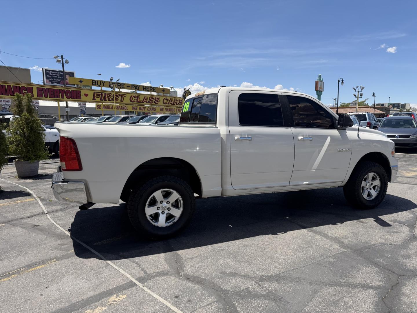 2009 Super White /Tan Dodge Ram 1500 SLT Crew Cab 4WD (1D3HV13P49S) with an 4.7L V8 SOHC 16V FFV engine, 5-Speed Automatic transmission, located at 801 South State Street, Salt Lake City, UT, 84111, (801) 328-0098, 40.751953, -111.888206 - Seats up to 6 People! Folding Armrest! Clean Title! Clean Carfax! Carfax shows regular service was performed and maintained. Nice affordable 4x4 truck great summer time truck for towing or winter truck for 4x4 as well! Passed all inspections already by a certified mechanic and has been approved for - Photo#7