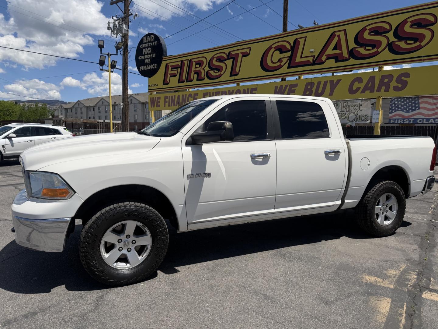 2009 Super White /Tan Dodge Ram 1500 SLT Crew Cab 4WD (1D3HV13P49S) with an 4.7L V8 SOHC 16V FFV engine, 5-Speed Automatic transmission, located at 801 South State Street, Salt Lake City, UT, 84111, (801) 328-0098, 40.751953, -111.888206 - Seats up to 6 People! Folding Armrest! Clean Title! Clean Carfax! Carfax shows regular service was performed and maintained. Nice affordable 4x4 truck great summer time truck for towing or winter truck for 4x4 as well! Passed all inspections already by a certified mechanic and has been approved for - Photo#14