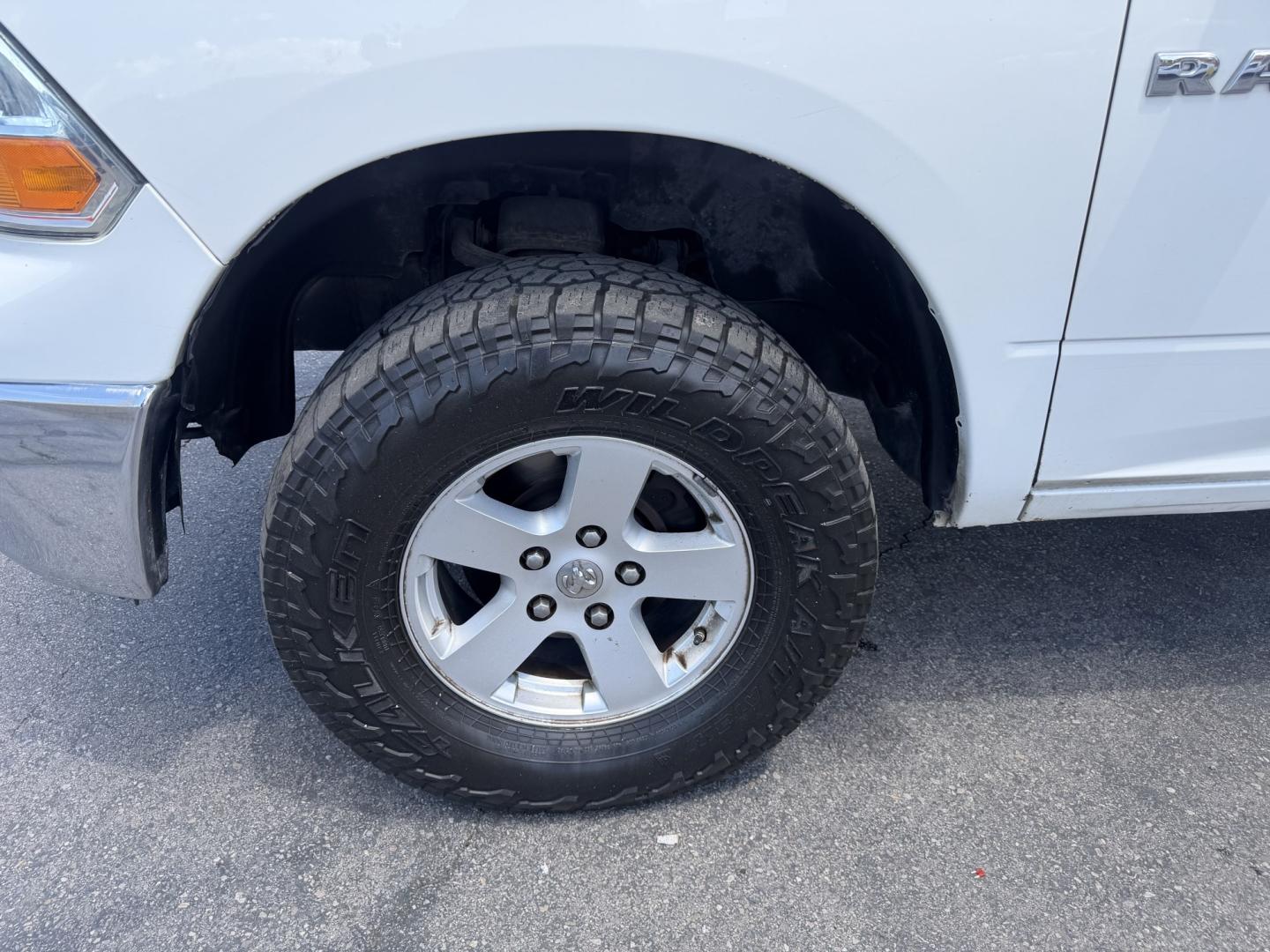 2009 Super White /Tan Dodge Ram 1500 SLT Crew Cab 4WD (1D3HV13P49S) with an 4.7L V8 SOHC 16V FFV engine, 5-Speed Automatic transmission, located at 801 South State Street, Salt Lake City, UT, 84111, (801) 328-0098, 40.751953, -111.888206 - Seats up to 6 People! Folding Armrest! Clean Title! Clean Carfax! Carfax shows regular service was performed and maintained. Nice affordable 4x4 truck great summer time truck for towing or winter truck for 4x4 as well! Passed all inspections already by a certified mechanic and has been approved for - Photo#28
