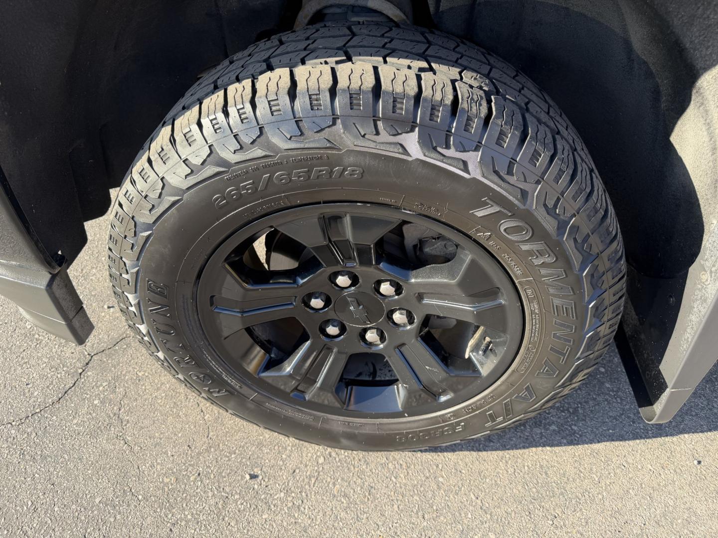 2017 Black /Black Chevrolet Silverado 1500 Z71 LT Double Cab 4WD (1GCVKREC2HZ) with an 5.3L V8 OHV 16V engine, 6A transmission, located at 801 South State Street, Salt Lake City, UT, 84111, (801) 328-0098, 40.751953, -111.888206 - Seats up to 6 People! Folding Armrest! Clean Title! Clean Carfax! Carfax shows no accidents and only 2 previous owners. This truck was a new car dealer trade-in and has been regularly serviced and maintained. Absolutely immaculate 2017 Chevrolet Silverado 1500 LT with the highly desirable Z71 Packag - Photo#19