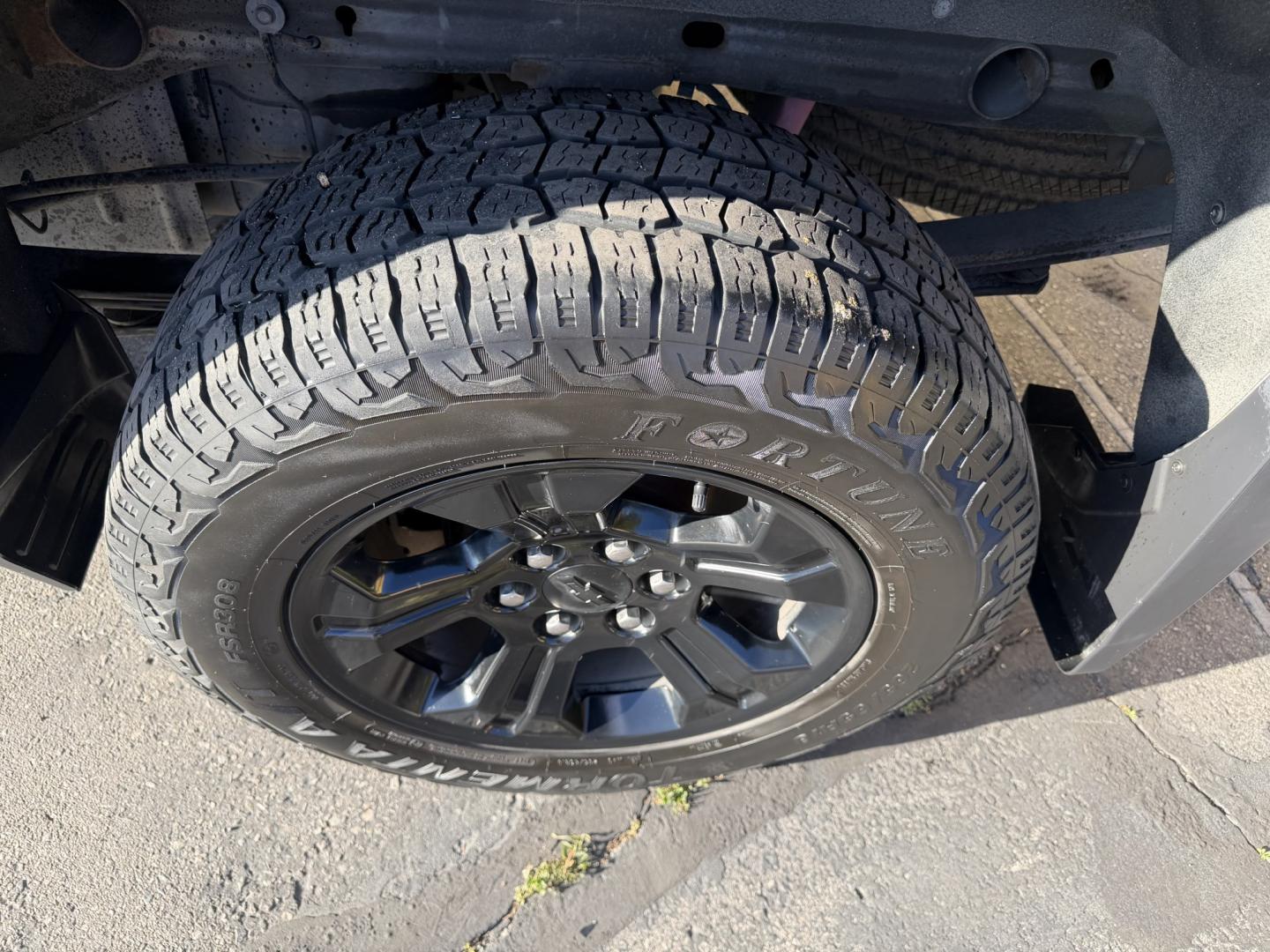2017 Black /Black Chevrolet Silverado 1500 Z71 LT Double Cab 4WD (1GCVKREC2HZ) with an 5.3L V8 OHV 16V engine, 6A transmission, located at 801 South State Street, Salt Lake City, UT, 84111, (801) 328-0098, 40.751953, -111.888206 - Seats up to 6 People! Folding Armrest! Clean Title! Clean Carfax! Carfax shows no accidents and only 2 previous owners. This truck was a new car dealer trade-in and has been regularly serviced and maintained. Absolutely immaculate 2017 Chevrolet Silverado 1500 LT with the highly desirable Z71 Packag - Photo#20