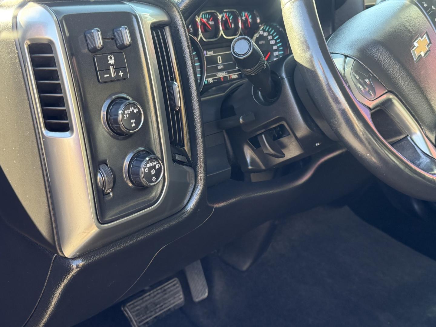2017 Black /Black Chevrolet Silverado 1500 Z71 LT Double Cab 4WD (1GCVKREC2HZ) with an 5.3L V8 OHV 16V engine, 6A transmission, located at 801 South State Street, Salt Lake City, UT, 84111, (801) 328-0098, 40.751953, -111.888206 - Seats up to 6 People! Folding Armrest! Clean Title! Clean Carfax! Carfax shows no accidents and only 2 previous owners. This truck was a new car dealer trade-in and has been regularly serviced and maintained. Absolutely immaculate 2017 Chevrolet Silverado 1500 LT with the highly desirable Z71 Packag - Photo#29