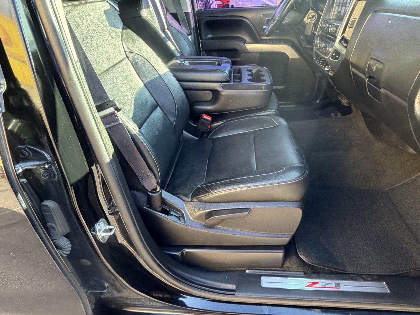 2017 Black /Black Chevrolet Silverado 1500 Z71 LT Double Cab 4WD (1GCVKREC2HZ) with an 5.3L V8 OHV 16V engine, 6A transmission, located at 801 South State Street, Salt Lake City, UT, 84111, (801) 328-0098, 40.751953, -111.888206 - Seats up to 6 People! Folding Armrest! Clean Title! Clean Carfax! Carfax shows no accidents and only 2 previous owners. This truck was a new car dealer trade-in and has been regularly serviced and maintained. Absolutely immaculate 2017 Chevrolet Silverado 1500 LT with the highly desirable Z71 Packag - Photo#39