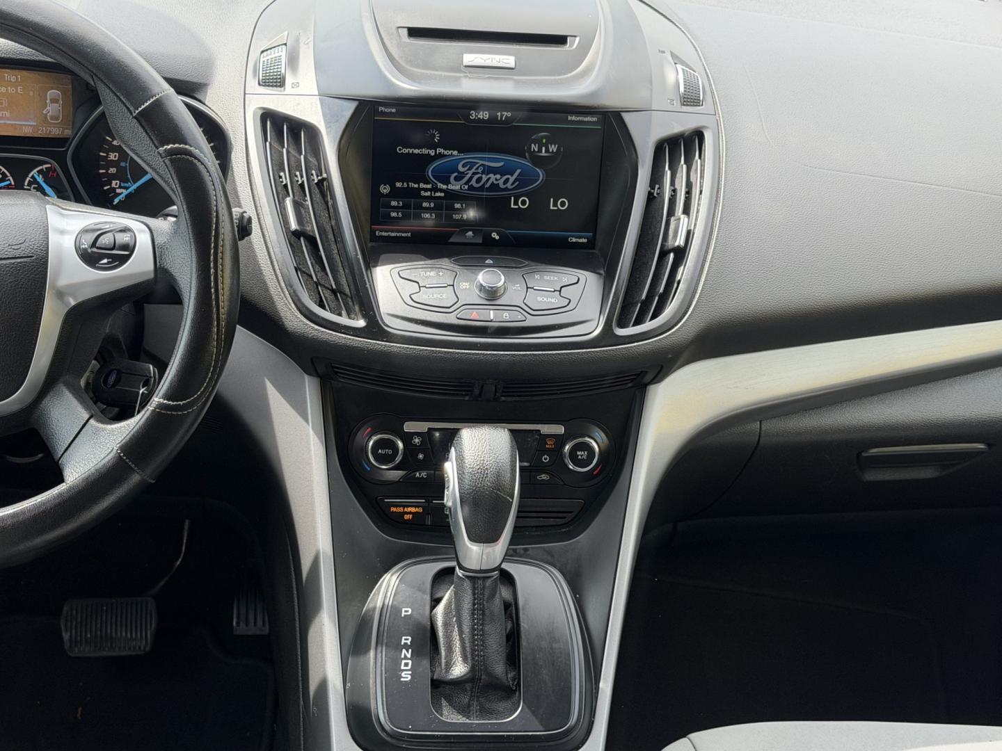 2015 Super White /Black Ford Escape SE 4WD (1FMCU9G93FU) with an 2.0L L4 DOHC 16V engine, 6-Speed Automatic transmission, located at 801 South State Street, Salt Lake City, UT, 84111, (801) 328-0098, 40.751953, -111.888206 - Clean Title! Clean Carfax! Carfax shows no accidents and only 3 previous owners. Nice dependable and fuel efficient 2015 Ford Escape SE 4x4 with the powerful turbo charged engine! Great SUV for commuting, road trips, family driving, or winter weather with plenty of cargo space and comfortable seatin - Photo#17