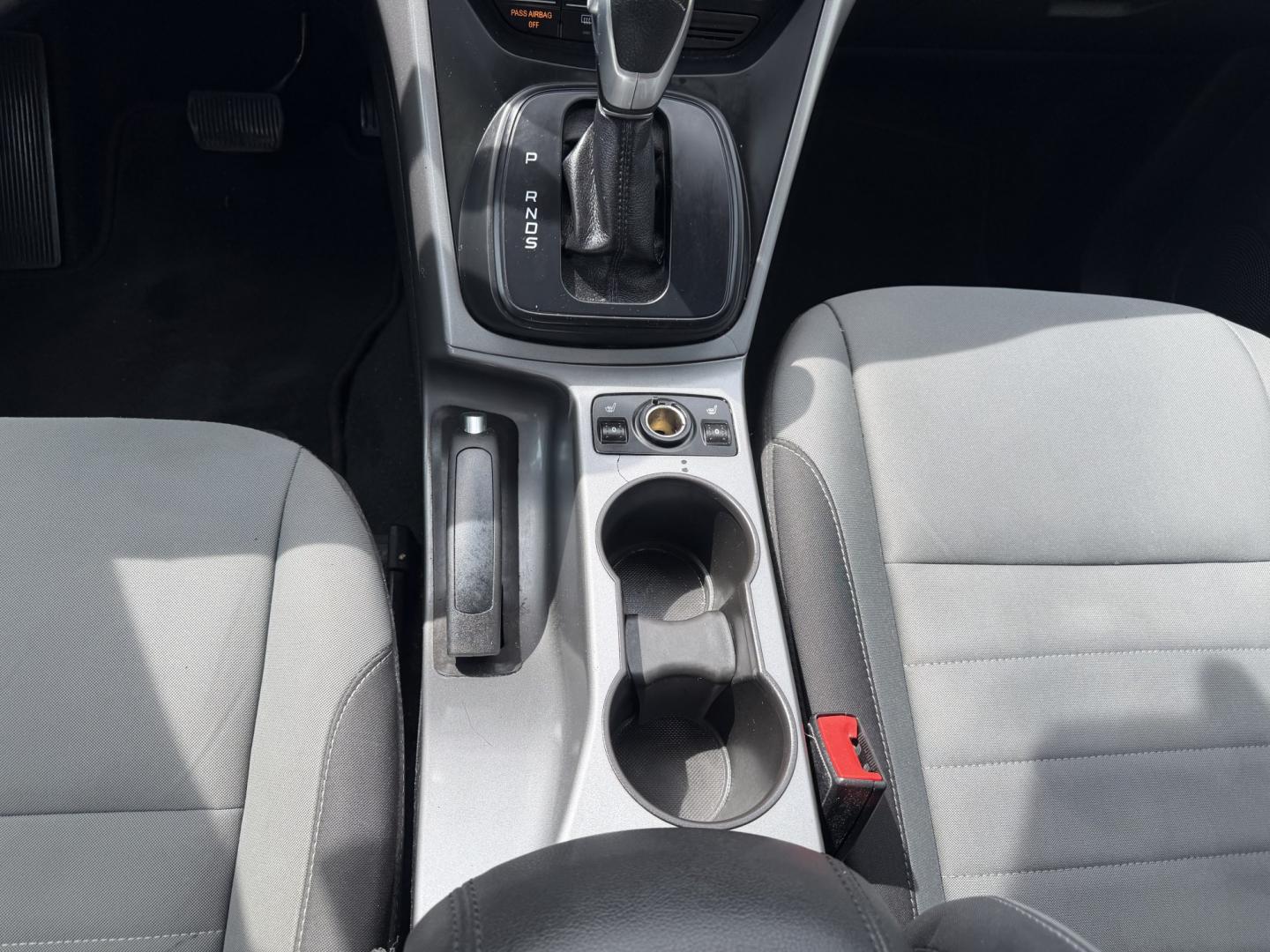 2015 Super White /Black Ford Escape SE 4WD (1FMCU9G93FU) with an 2.0L L4 DOHC 16V engine, 6-Speed Automatic transmission, located at 801 South State Street, Salt Lake City, UT, 84111, (801) 328-0098, 40.751953, -111.888206 - Clean Title! Clean Carfax! Carfax shows no accidents and only 3 previous owners. Nice dependable and fuel efficient 2015 Ford Escape SE 4x4 with the powerful turbo charged engine! Great SUV for commuting, road trips, family driving, or winter weather with plenty of cargo space and comfortable seatin - Photo#19