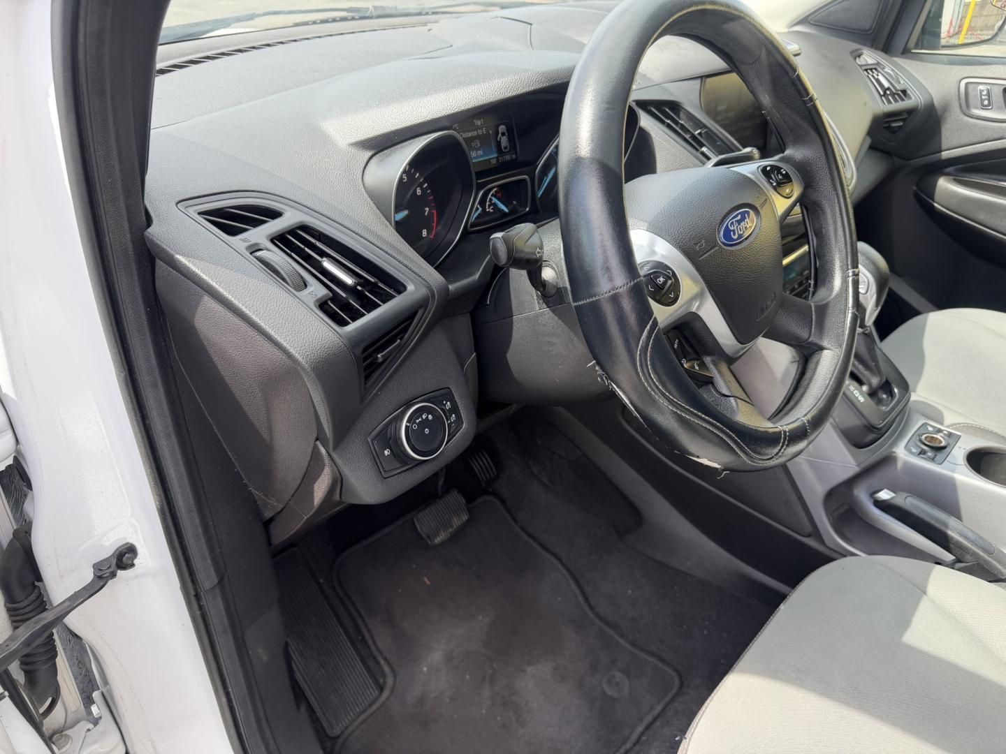 2015 Super White /Black Ford Escape SE 4WD (1FMCU9G93FU) with an 2.0L L4 DOHC 16V engine, 6-Speed Automatic transmission, located at 801 South State Street, Salt Lake City, UT, 84111, (801) 328-0098, 40.751953, -111.888206 - Clean Title! Clean Carfax! Carfax shows no accidents and only 3 previous owners. Nice dependable and fuel efficient 2015 Ford Escape SE 4x4 with the powerful turbo charged engine! Great SUV for commuting, road trips, family driving, or winter weather with plenty of cargo space and comfortable seatin - Photo#26