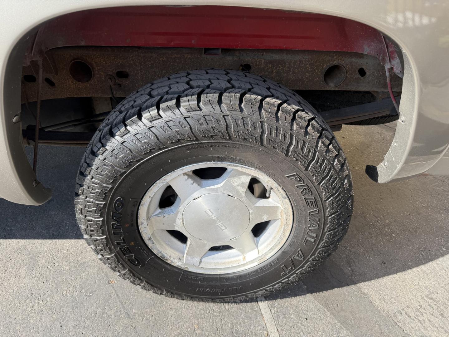 2003 Flame Red /Gray GMC Sierra 1500 Ext. Cab Long Bed 4WD (2GTEK19T031) with an 5.3L V8 OHV 16V engine, 4A OD transmission, located at 801 South State Street, Salt Lake City, UT, 84111, (801) 328-0098, 40.751953, -111.888206 - Clean title! Clean Carfax history report!!! Carfax shows no accidents vehicle has been meticulously maintained and had regular service according to Carfax!!! Approved for up to a 5 year warranty that can be added on to the vehicle you can get anywhere from a 3 month up to a 5 year warranty!!! Featu- Photo#11