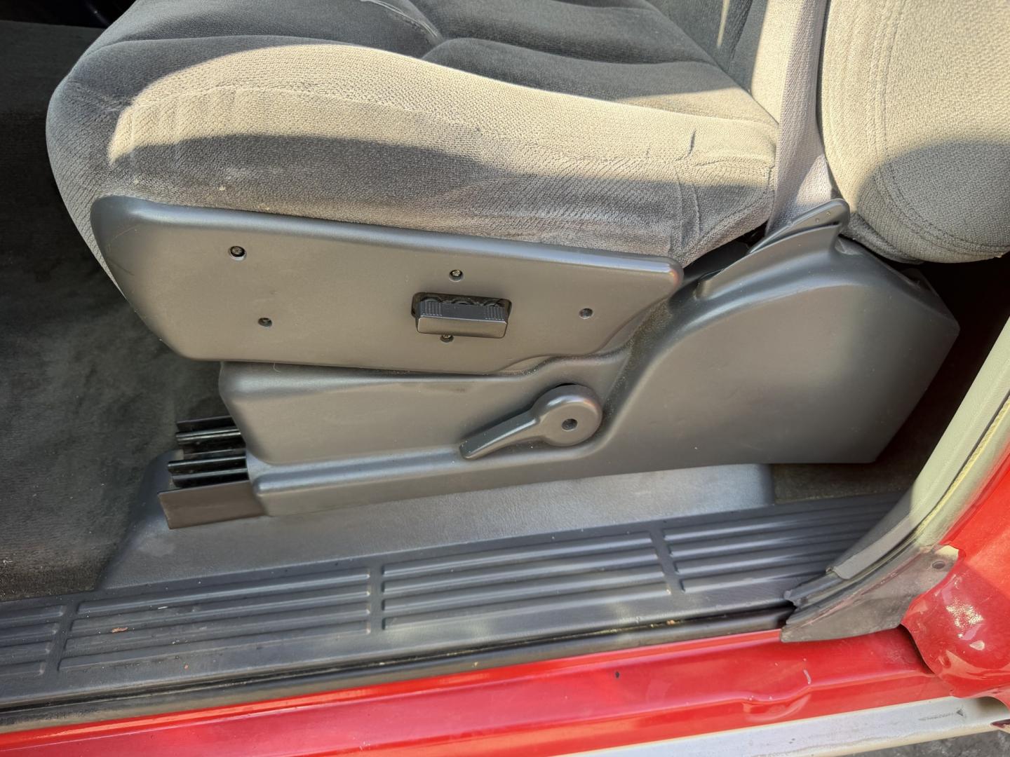 2003 Flame Red /Gray GMC Sierra 1500 Ext. Cab Long Bed 4WD (2GTEK19T031) with an 5.3L V8 OHV 16V engine, 4A OD transmission, located at 801 South State Street, Salt Lake City, UT, 84111, (801) 328-0098, 40.751953, -111.888206 - Clean title! Clean Carfax history report!!! Carfax shows no accidents vehicle has been meticulously maintained and had regular service according to Carfax!!! Approved for up to a 5 year warranty that can be added on to the vehicle you can get anywhere from a 3 month up to a 5 year warranty!!! Featu- Photo#17