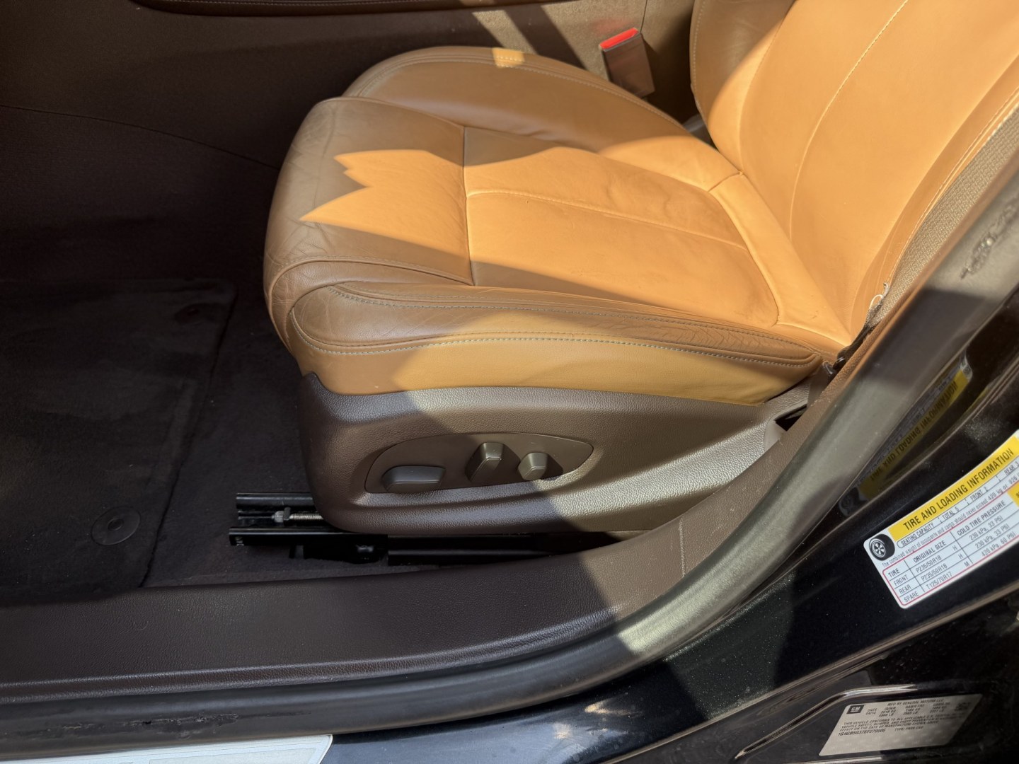 2014 Black /Brown Buick LaCrosse Leather Package (1G4GB5G37EF) with an 3.6L V6 DOHC 24V FFV engine, 6-Speed Automatic transmission, located at 801 South State Street, Salt Lake City, UT, 84111, (801) 328-0098, 40.751953, -111.888206 - Wow immaculate condition inside and out! This is a must see! Low miles only 96,652 that is very low for the year! Come in today and see for yourself how nice this Buick Lacrosse is! Approved for up to a 5 year warranty and passed all inspections! Clean title! Features: Leather-appointed seating,- Photo#17