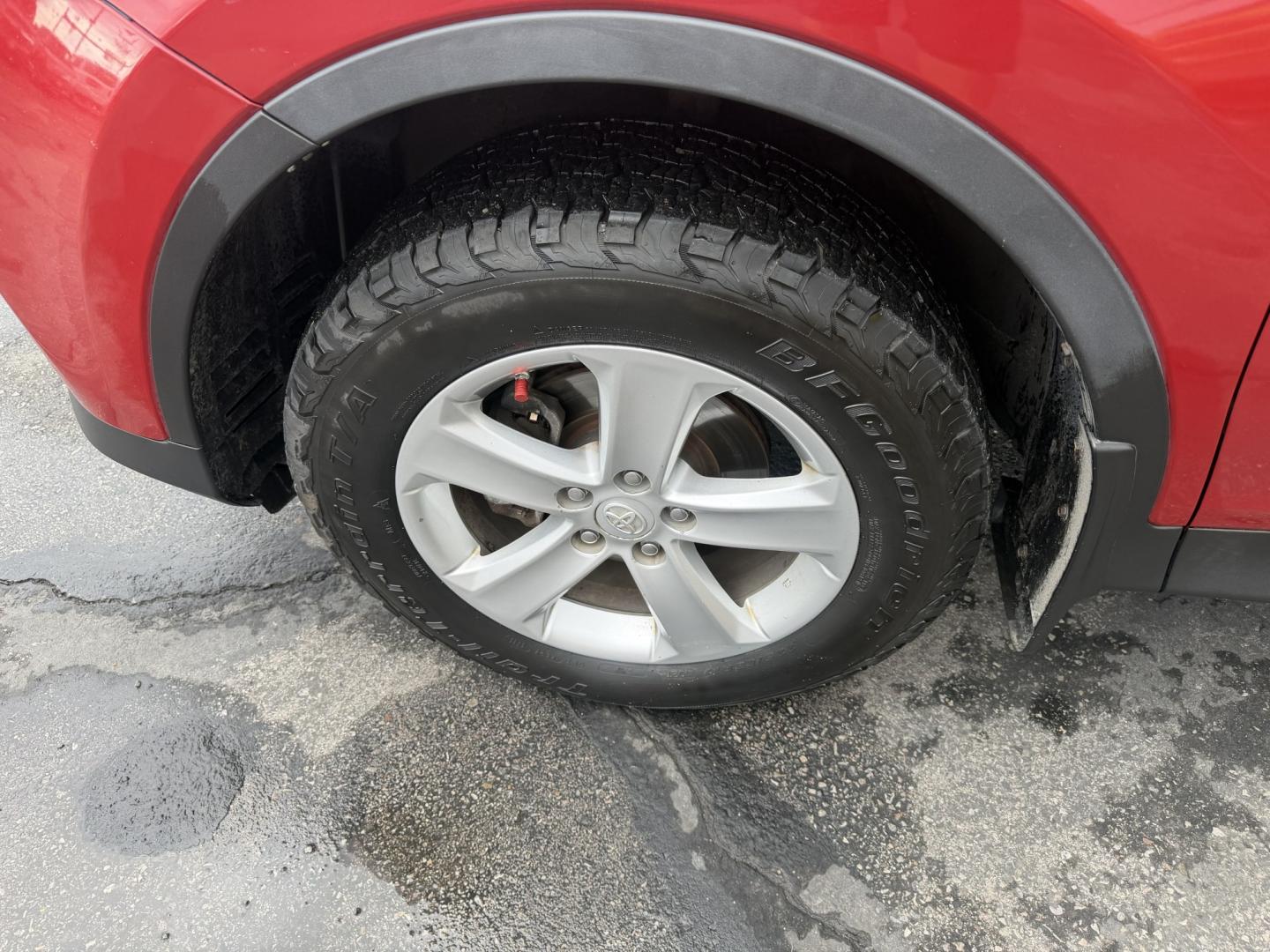 2013 Flame Red /BLACK Toyota RAV4 XLE AWD (2T3RFREV9DW) with an 2.5L L4 DOHC 16V engine, 6A transmission, located at 801 South State Street, Salt Lake City, UT, 84111, (801) 328-0098, 40.751953, -111.888206 - Clean title! Immaculate condition inside and out! Carfax shows no accidents this suv has been meticulously maintained and cared for and had regular oil changes and service performed over 35 service records reported to Carfax that show regular maintenance. Approved for up to a 5 year warranty that co- Photo#14
