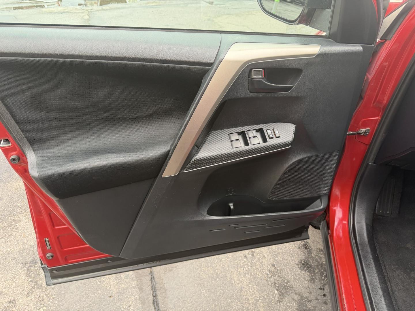 2013 Flame Red /BLACK Toyota RAV4 XLE AWD (2T3RFREV9DW) with an 2.5L L4 DOHC 16V engine, 6A transmission, located at 801 South State Street, Salt Lake City, UT, 84111, (801) 328-0098, 40.751953, -111.888206 - Clean title! Immaculate condition inside and out! Carfax shows no accidents this suv has been meticulously maintained and cared for and had regular oil changes and service performed over 35 service records reported to Carfax that show regular maintenance. Approved for up to a 5 year warranty that co- Photo#20