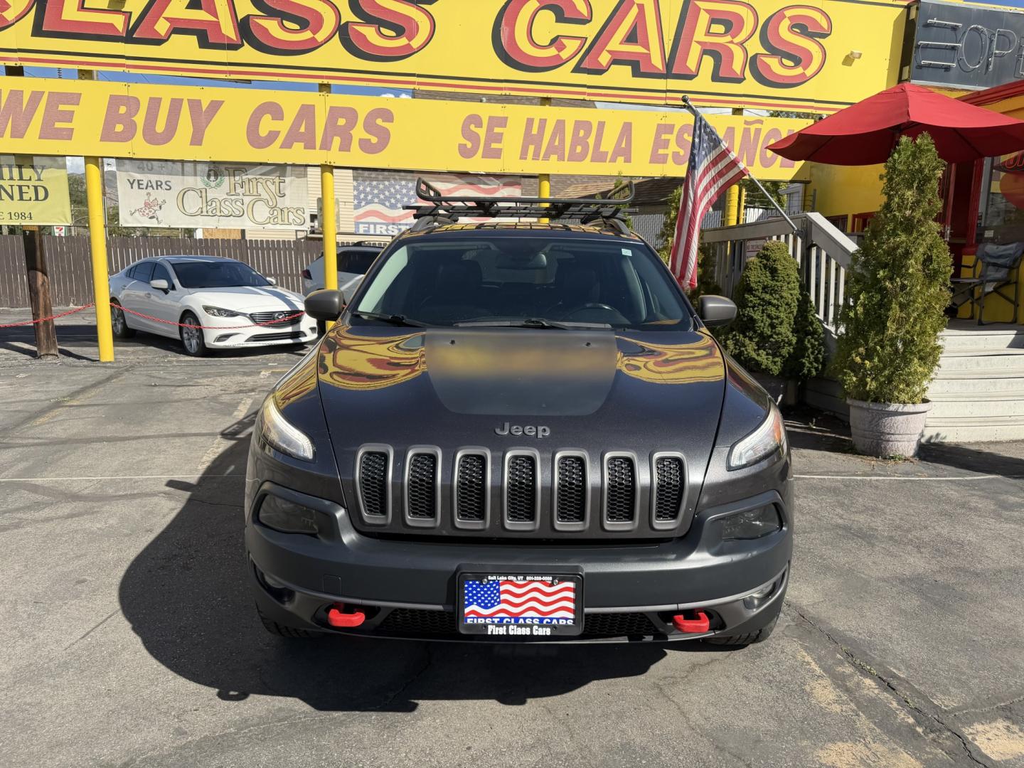 2016 Mineral Gray Metallic /Black Jeep Cherokee Trailhawk 4WD (1C4PJMBS6GW) with an 3.2L V6 DOHC 24V engine, 9A transmission, located at 801 South State Street, Salt Lake City, UT, 84111, (801) 328-0098, 40.751953, -111.888206 - Clean title no accidents on Carfax report! Perfect Jeep for winter great reliability and very good in the snow and 4x4 conditions! Includes the Trail Hawk package, roof rack and much more! Approved for up to a 5 year warranty that can be added at time of sale!!! Features: Automatic Transmission, 3.- Photo#1