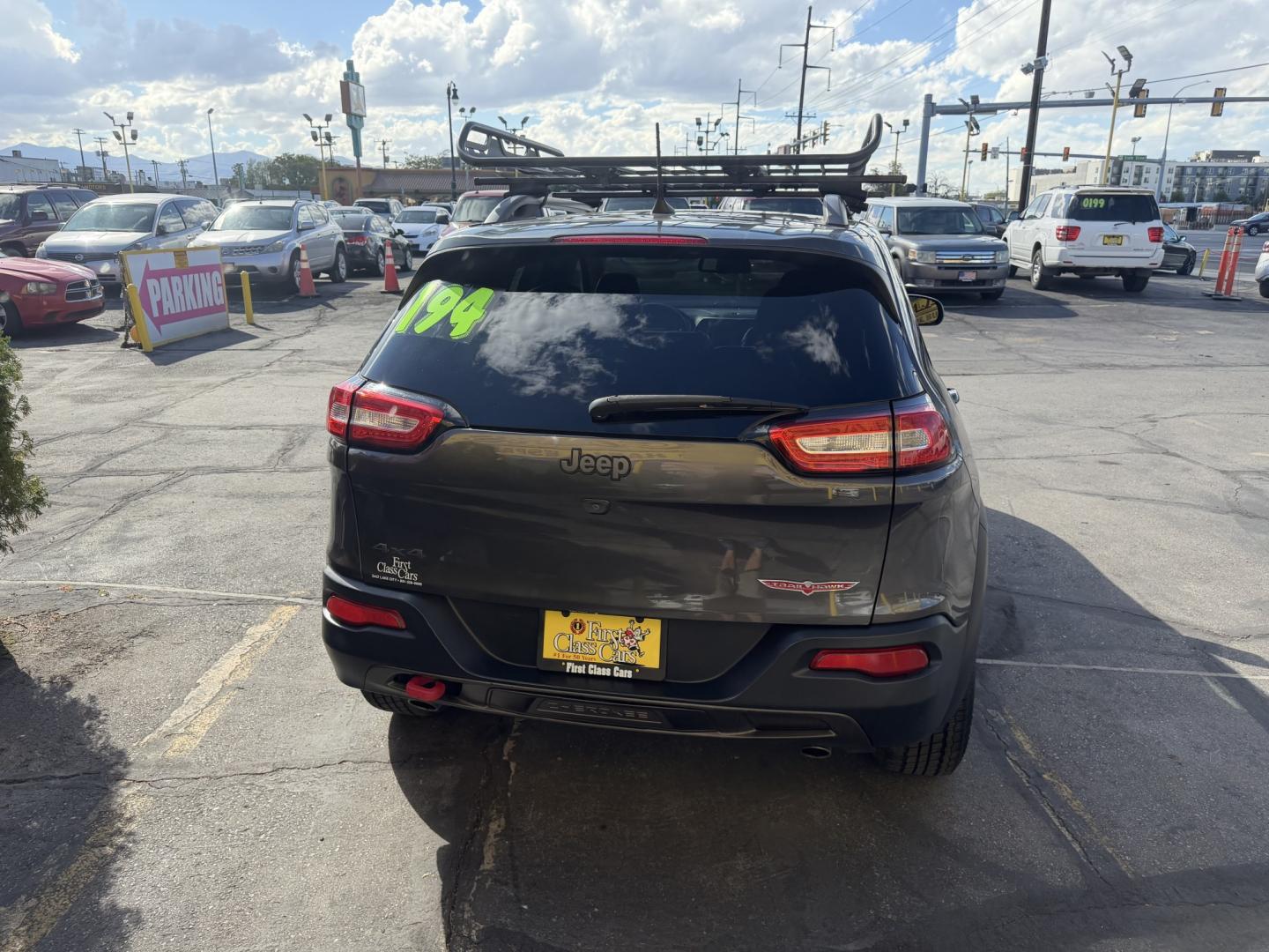 2016 Mineral Gray Metallic /Black Jeep Cherokee Trailhawk 4WD (1C4PJMBS6GW) with an 3.2L V6 DOHC 24V engine, 9A transmission, located at 801 South State Street, Salt Lake City, UT, 84111, (801) 328-0098, 40.751953, -111.888206 - Clean title no accidents on Carfax report! Perfect Jeep for winter great reliability and very good in the snow and 4x4 conditions! Includes the Trail Hawk package, roof rack and much more! Approved for up to a 5 year warranty that can be added at time of sale!!! Features: Automatic Transmission, 3.- Photo#6