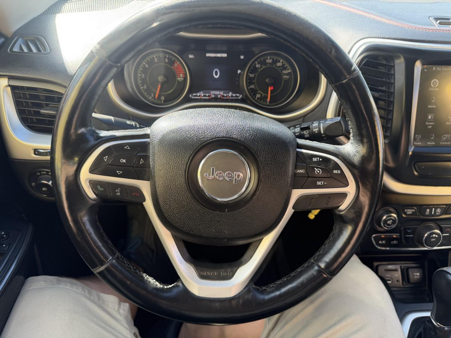 2016 Mineral Gray Metallic /Black Jeep Cherokee Trailhawk 4WD (1C4PJMBS6GW) with an 3.2L V6 DOHC 24V engine, 9A transmission, located at 801 South State Street, Salt Lake City, UT, 84111, (801) 328-0098, 40.751953, -111.888206 - Clean title no accidents on Carfax report! Perfect Jeep for winter great reliability and very good in the snow and 4x4 conditions! Includes the Trail Hawk package, roof rack and much more! Approved for up to a 5 year warranty that can be added at time of sale!!! Features: Automatic Transmission, 3.- Photo#21