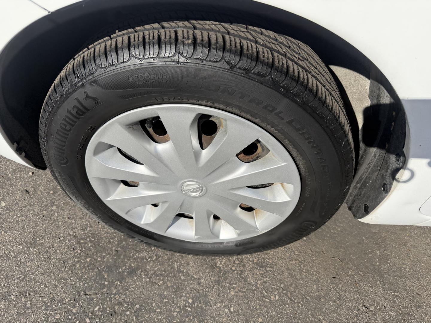 2016 Super White II /Black Nissan Versa Note S (3N1CE2CP4GL) with an 1.6L L4 DOHC 16V engine, 5M transmission, located at 801 South State Street, Salt Lake City, UT, 84111, (801) 328-0098, 40.751953, -111.888206 - Clean title! Low Miles! Great gas saver 35 MPG!!! Approved for up to a 5 year warranty that can be purchased at time of sale! Passed all mechanical inspections. Clean Carfax report only 2 previous owners on Carfax! Features: ABS Brakes, Air Conditioning, AM/FM Stereo, Automatic Transmission, Auxili- Photo#8