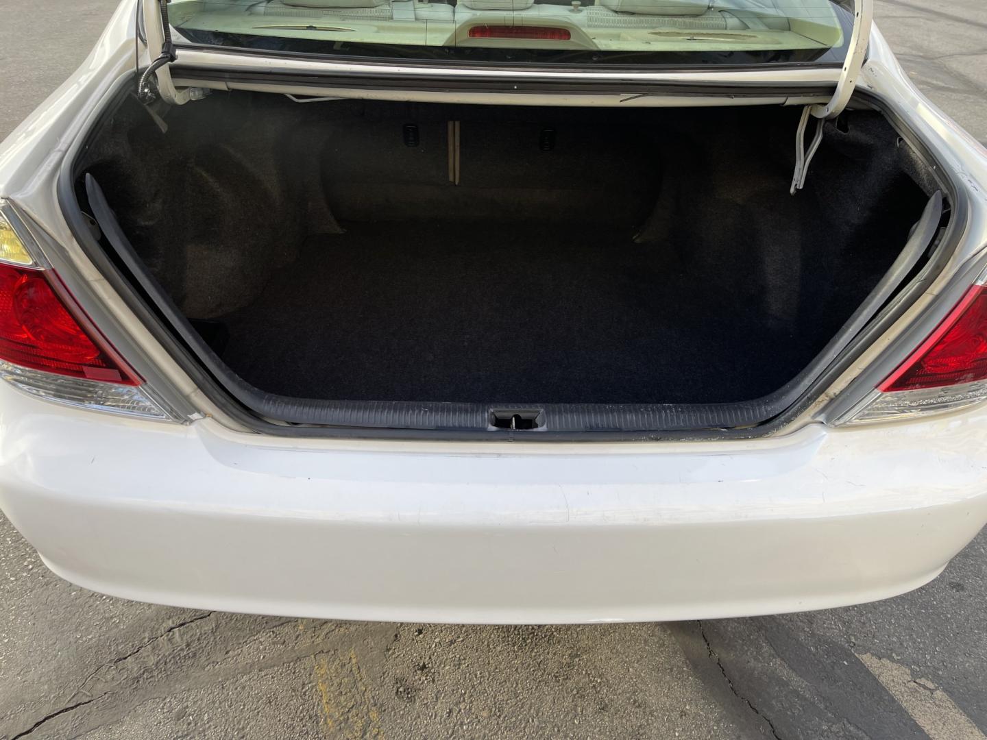 2005 Super White II /Gray Cloth Toyota Camry LE (4T1BE32K55U) with an 2.4L I4 engine, Automatic transmission, located at 801 South State Street, Salt Lake City, UT, 84111, (801) 328-0098, 40.751953, -111.888206 - Life is crazy. Now is the time to buy! All of our prices are just dollars above our cost. These prices will change as soon as life isn't so crazy. So please call or come in. We are here to save you a lot of money! Our service department is OPEN DAILY to help with any of your service needs. Please ca- Photo#19
