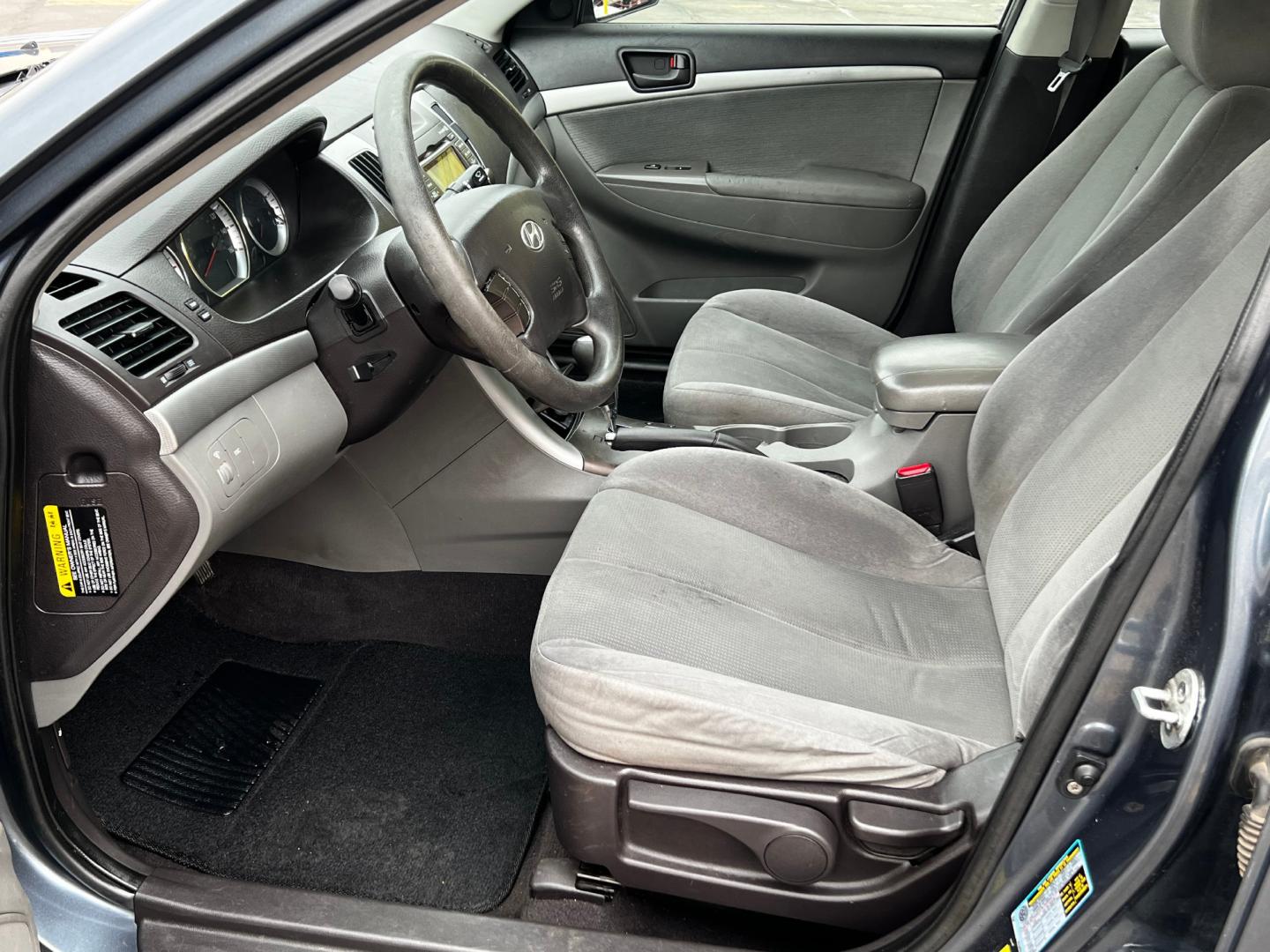 2009 Mistic Blue Metallic /Gray Cloth Hyundai Sonata GLS (5NPET46C99H) with an 2.4L I4 engine, Automatic transmission, located at 801 South State Street, Salt Lake City, UT, 84111, (801) 328-0098, 40.751953, -111.888206 - Clean Title!! Extra clean!! Immaculate condition!! Free Carfax!! Must see!! Warranty available!! Free Carfax!!! Vehicle Features:GLS Model, ABS Brakes, Air Conditioning, AM-FM Stereo, Automatic Transmission, Auxiliary Audio Input, CD Audio, Cloth Seats, Cruise Control, Overhead Airbags, Power L - Photo#11