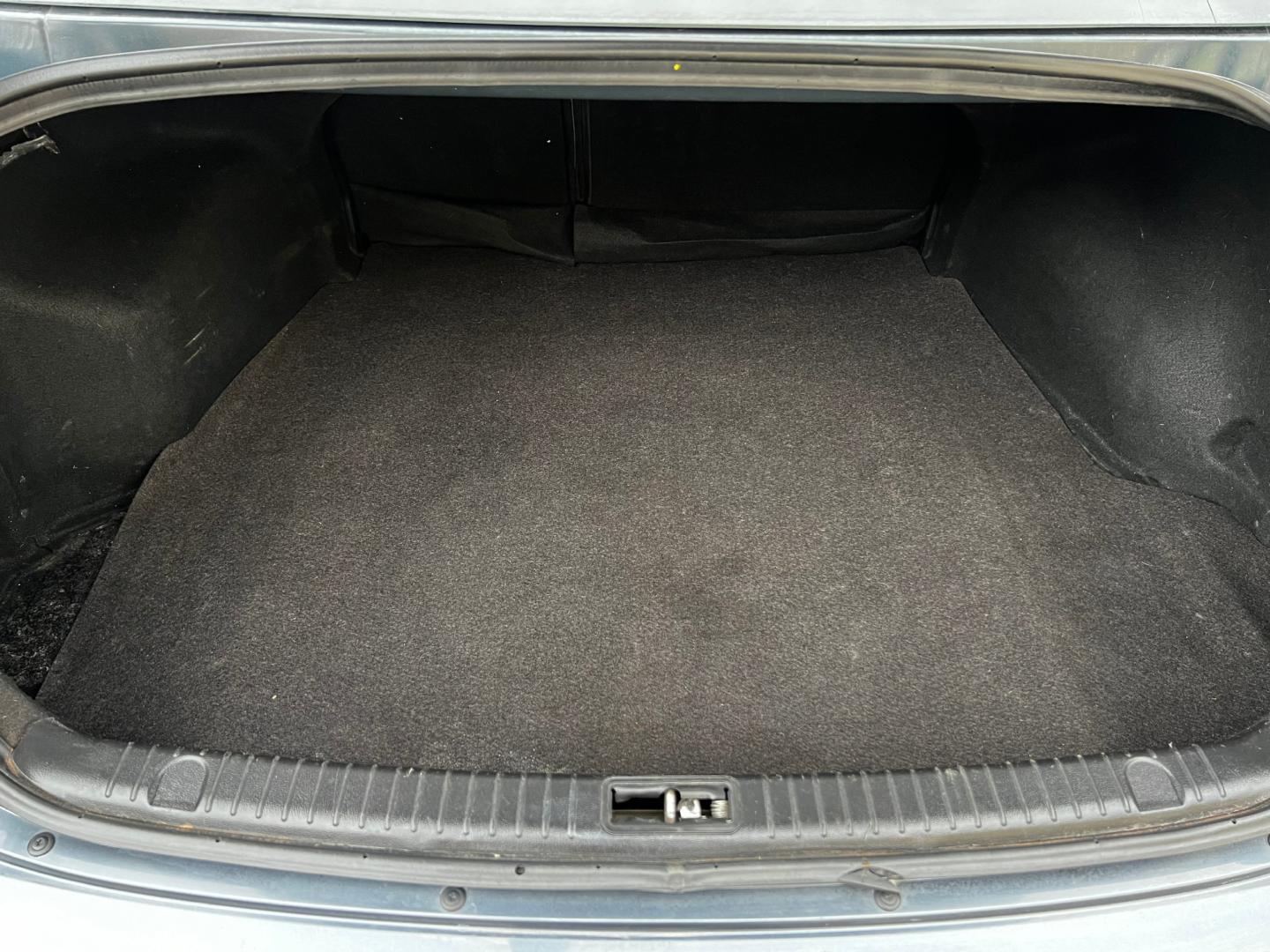 2009 Mistic Blue Metallic /Gray Cloth Hyundai Sonata GLS (5NPET46C99H) with an 2.4L I4 engine, Automatic transmission, located at 801 South State Street, Salt Lake City, UT, 84111, (801) 328-0098, 40.751953, -111.888206 - Clean Title!! Extra clean!! Immaculate condition!! Free Carfax!! Must see!! Warranty available!! Free Carfax!!! Vehicle Features:GLS Model, ABS Brakes, Air Conditioning, AM-FM Stereo, Automatic Transmission, Auxiliary Audio Input, CD Audio, Cloth Seats, Cruise Control, Overhead Airbags, Power L - Photo#21