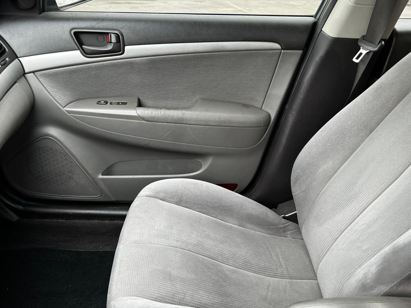2009 Mistic Blue Metallic /Gray Cloth Hyundai Sonata GLS (5NPET46C99H) with an 2.4L I4 engine, Automatic transmission, located at 801 South State Street, Salt Lake City, UT, 84111, (801) 328-0098, 40.751953, -111.888206 - Clean Title!! Extra clean!! Immaculate condition!! Free Carfax!! Must see!! Warranty available!! Free Carfax!!! Vehicle Features:GLS Model, ABS Brakes, Air Conditioning, AM-FM Stereo, Automatic Transmission, Auxiliary Audio Input, CD Audio, Cloth Seats, Cruise Control, Overhead Airbags, Power L - Photo#13