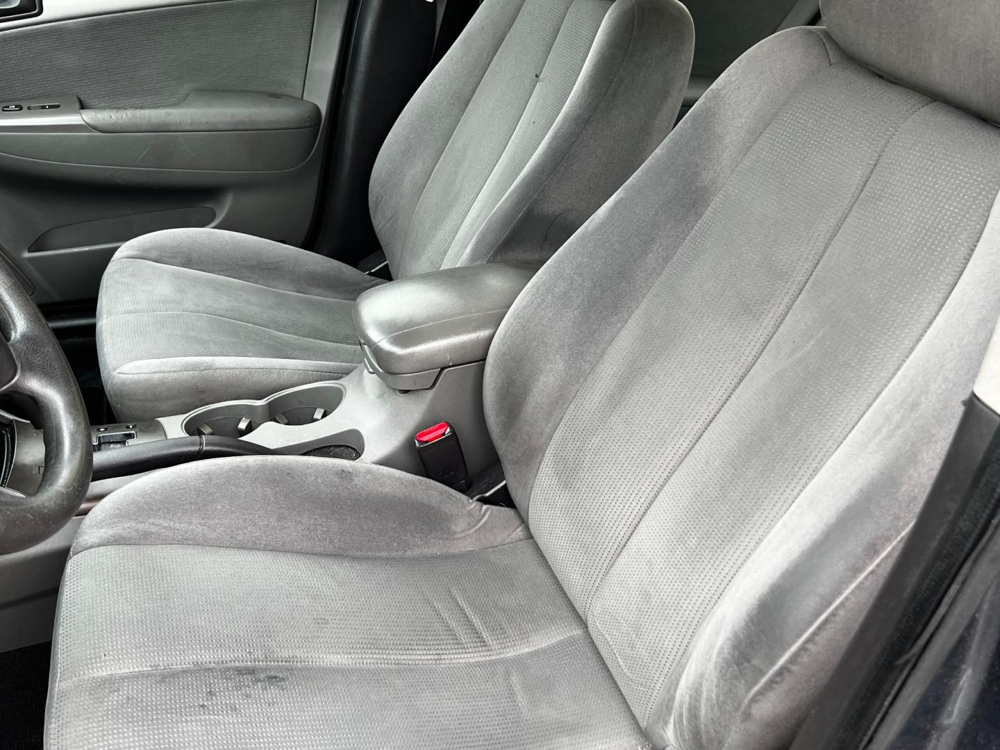 2009 Mistic Blue Metallic /Gray Cloth Hyundai Sonata GLS (5NPET46C99H) with an 2.4L I4 engine, Automatic transmission, located at 801 South State Street, Salt Lake City, UT, 84111, (801) 328-0098, 40.751953, -111.888206 - Clean Title!! Extra clean!! Immaculate condition!! Free Carfax!! Must see!! Warranty available!! Free Carfax!!! Vehicle Features:GLS Model, ABS Brakes, Air Conditioning, AM-FM Stereo, Automatic Transmission, Auxiliary Audio Input, CD Audio, Cloth Seats, Cruise Control, Overhead Airbags, Power L - Photo#12
