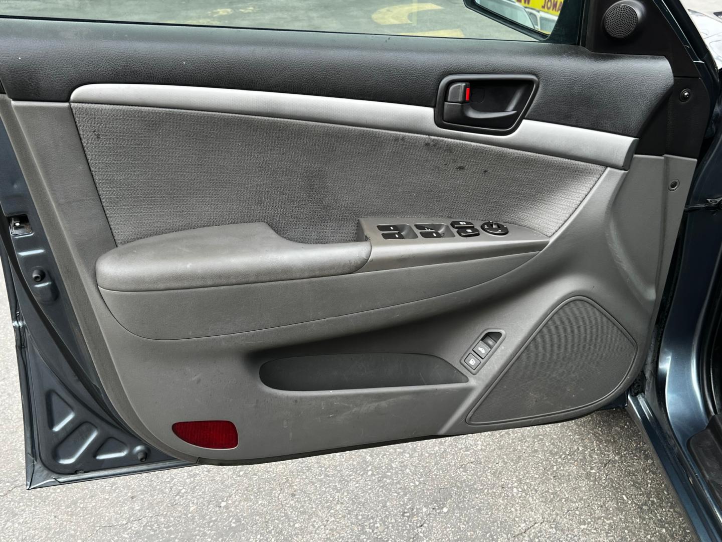 2009 Mistic Blue Metallic /Gray Cloth Hyundai Sonata GLS (5NPET46C99H) with an 2.4L I4 engine, Automatic transmission, located at 801 South State Street, Salt Lake City, UT, 84111, (801) 328-0098, 40.751953, -111.888206 - Clean Title!! Extra clean!! Immaculate condition!! Free Carfax!! Must see!! Warranty available!! Free Carfax!!! Vehicle Features:GLS Model, ABS Brakes, Air Conditioning, AM-FM Stereo, Automatic Transmission, Auxiliary Audio Input, CD Audio, Cloth Seats, Cruise Control, Overhead Airbags, Power L - Photo#10