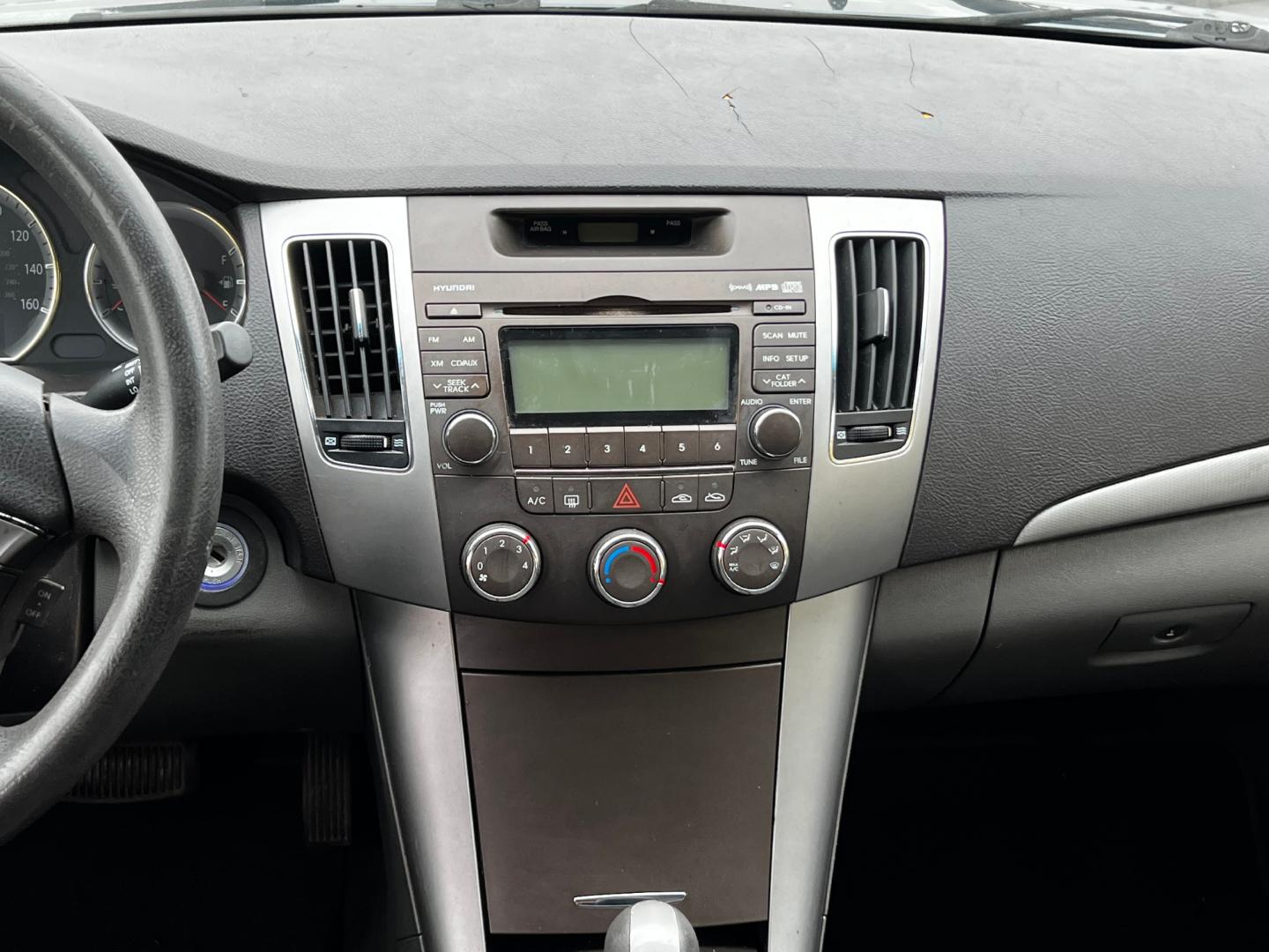 2009 Mistic Blue Metallic /Gray Cloth Hyundai Sonata GLS (5NPET46C99H) with an 2.4L I4 engine, Automatic transmission, located at 801 South State Street, Salt Lake City, UT, 84111, (801) 328-0098, 40.751953, -111.888206 - Clean Title!! Extra clean!! Immaculate condition!! Free Carfax!! Must see!! Warranty available!! Free Carfax!!! Vehicle Features:GLS Model, ABS Brakes, Air Conditioning, AM-FM Stereo, Automatic Transmission, Auxiliary Audio Input, CD Audio, Cloth Seats, Cruise Control, Overhead Airbags, Power L - Photo#18