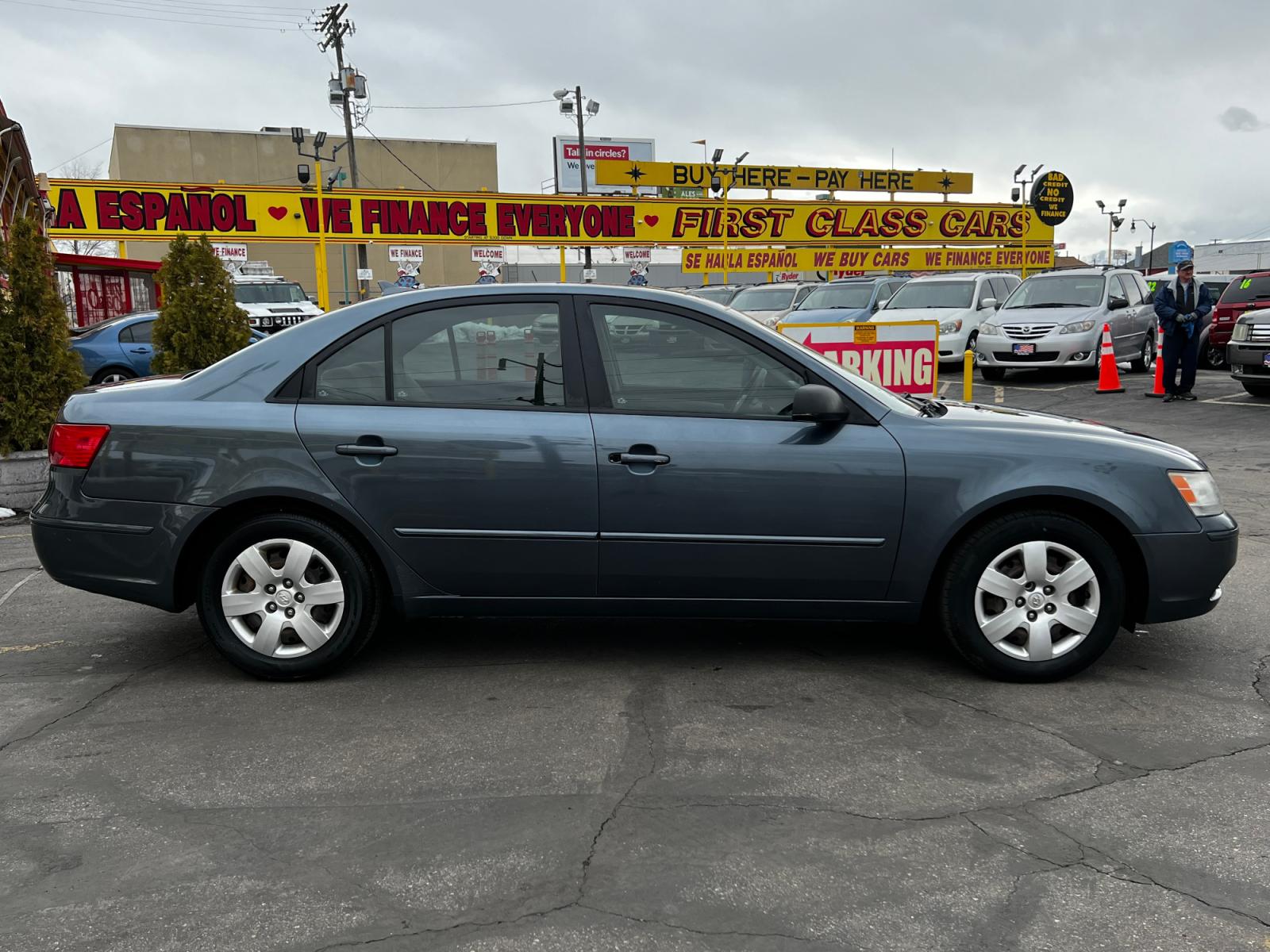 2009 Mistic Blue Metallic /Gray Cloth Hyundai Sonata GLS (5NPET46C99H) with an 2.4L I4 engine, Automatic transmission, located at 801 South State Street, Salt Lake City, UT, 84111, (801) 328-0098, 40.751953, -111.888206 - Clean Title!! Extra clean!! Immaculate condition!! Free Carfax!! Must see!! Warranty available!! Free Carfax!!! Vehicle Features: GLS Model, ABS Brakes, Air Conditioning, AM-FM Stereo, Automatic Transmission, Auxiliary Audio Input, CD Audio, Cloth Seats, Cruise Control, Overhead Airbag - Photo #5